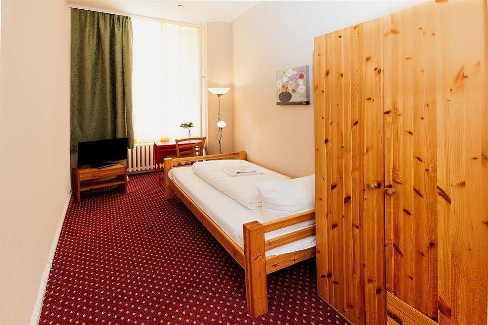 Elegia Am Kurfuerstendamm 2* Berlino
